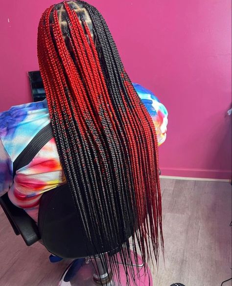 Black And Red Ombré Braids, Knotless Cornrows Braids For Black Women, Red Black Knotless Braids, Long Colored Knotless Braids, Braided Hairstyles Red And Black, Knotless Box Braids Red And Black, Red And Black Hair Braids, Braids Color Combination Ideas, Black And Red Knotless Braids