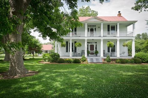 OldHouses.com - 1870 Farmhouse - Bloom Homestead in Edenton, North Carolina Carolina Farmhouse, Edenton North Carolina, Historic Homes For Sale, Mobile Homes For Sale, Old Houses For Sale, Southern Homes, Moving House, Old House Dreams, In Ground Pools