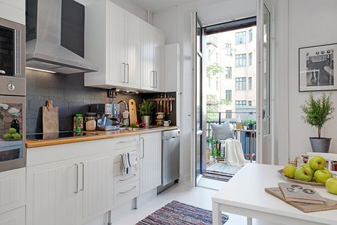 Charming Swedish flat adorned with stylish details Small Kitchen With Balcony, Kitchen With Balcony Door, Kitchen With Balcony, Modern Konyhatervezés, Balcony Door, Model Dapur, Beadboard Backsplash, Ikea Design, Narrow Kitchen