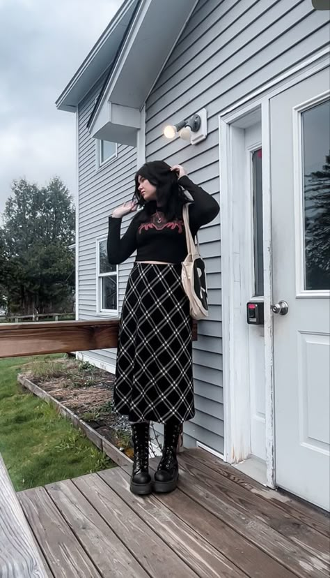 Comfy Goth Outfits Winter, Wimsey Goth Style, Girly Goth Outfits, Wimsey Goth Outfit, Cardigan Goth Outfit, Long Skirt Outfits Whimsigoth, Cute Edgy Outfits, Corporate Outfits, Alt Fashion