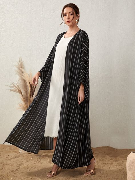 Striped Abaya, Stripes Clothes, Abaya Noir, Abaya Kimono, Modest Dresses Casual, Abaya Designs, Dressy Fashion, Abayas Fashion, Formal Outfit