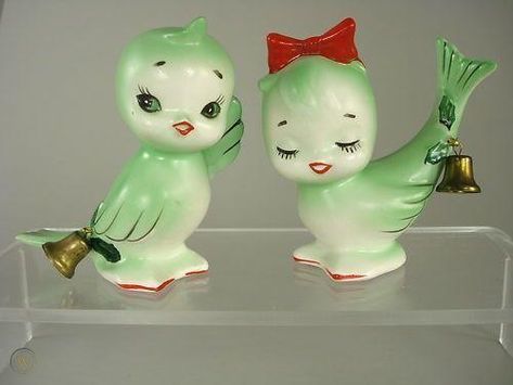 Vintage 50 's Holt Howard Christmas Green Bird Salt & Pepper Shakers | #1818180277 Vintage Knick Knacks, Green Birds, Christmas Birds, Pepper Pots, Shake Shake, Salt Shakers, Holt Howard, Salt N Pepper, Christmas Bird