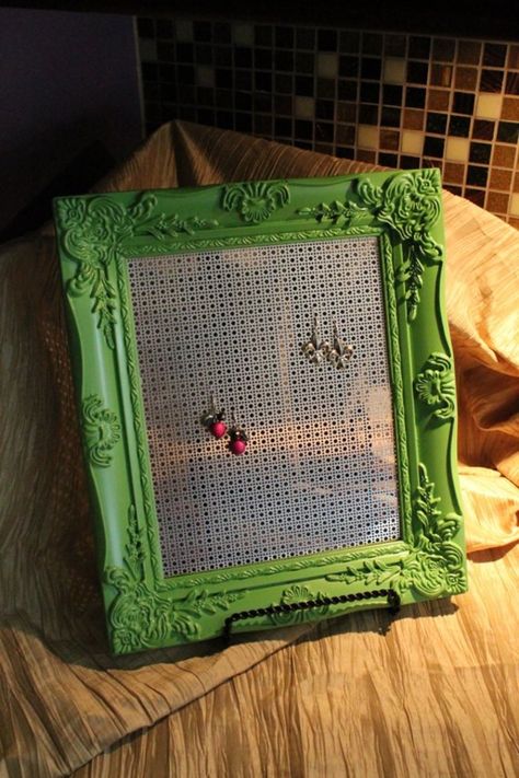 Diy Earring Holder, Earring Holders, Cheap Frames, Diy Earring, Earring Organizer, Second Hand Stores, 15 Diy, Pretty Designs, Earring Holder