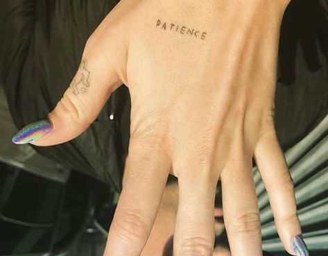 Tattoo: PATIENCE inked on her left hand. Meaning: Dua Lipa revealed through Instagram the “PATIENCE” tattoo on her left hand in April 2017. In an interview, she explained that the tattoo is a constant reminder for her to stay calm and be patient. Dua Lipa Tattoo, Patience Tattoo, Single Needle Tattoo, Hand Tattoos For Women, Dad Tattoos, Red Tattoos, Poke Tattoo, Dainty Tattoos, Baby Tattoos