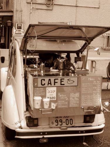 food truck café mariage Coffee Calories, Cafe Express, Mobile Cafe, Mobile Coffee Shop, Coffee Van, Fantastic Recipes, Coffee Cart, Coffee Truck, Coffee Carts