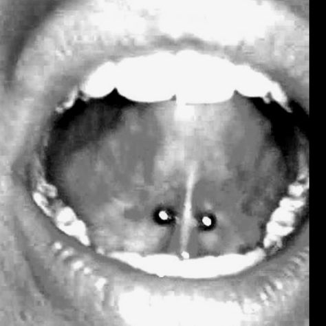 Tongue Stud, Under Tounge Piercing, Under Tongue Piercing, Sticking Tongue Out, Double Tongue Piercing, Tongue Tie, Tongue Piercing, Black Person, Cute Piercings