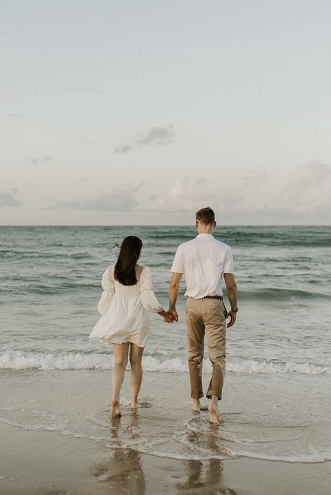 Beach Proposal Photography, Beach Sunset Proposal, Beach Proposal Outfits, Beach Proposal Photos, Engagement Proposal Photos, Pre Wedding Praia, Engagement Photo Shoot Beach, Engagement Pictures Beach, Proposal Photoshoot