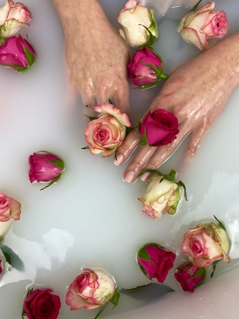 Rose Bath Aesthetic, Milk Bath Aesthetic, Flower Bath Aesthetic, Spirit Bath, Bath With Flowers, Rose Milk Bath, Moodboard Pictures, Bath Nails, Bath Flowers