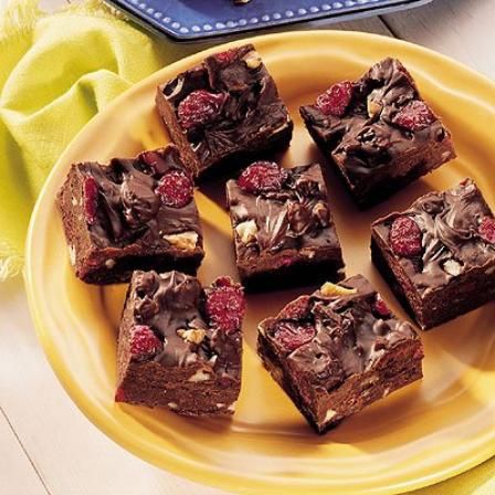 Cranberry Fudge | Very Best Baking Cranberry Fudge, Holiday Fudge, Easy Chocolate Fudge, Chocolate Raisins, Desserts Snacks, Ocean Spray, Tasty Recipe, Loaf Cake, Cranberry Sauce