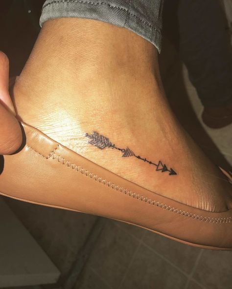 Womens Tattoo Placement, Arrow Tattoo Placements, Small Foot Tattoo, Tiny Foot Tattoos, Arrow Tattoos For Women, Cute Foot Tattoos, Small Arrow Tattoos, Small Foot Tattoos, Dragon Tattoo For Women