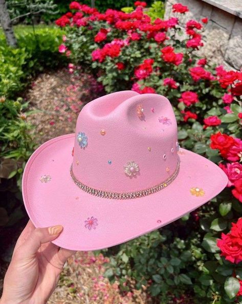 Gemstone Cowboy Hat, Colorful Cowboy Hat, Cowgirl Hat Decoration, Fun Cowboy Hats, Decorating Cowboy Hats, Cowboy Hats Decorated, Bedazzled Cowboy Hat, Galentines 2023, Diy Cowboy Hats