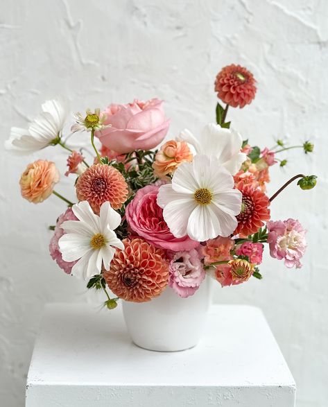 All Posts • Instagram Dahlia Wedding Bouquets, Dahlia Bouquet, Pink Bouquet, Winery Weddings, Flower Photos, Floral Bouquets, Dahlia, Flower Vases, Tuscany