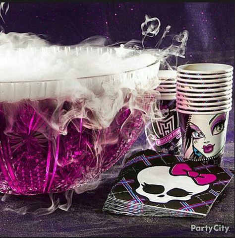 Hmm Monster High Snacks, Monster High Party Ideas, Monster High Birthday Party, Purple Punch, Girly Pop, Girl Bday Party, Monster High Party, 9th Birthday Parties, Dry Ice