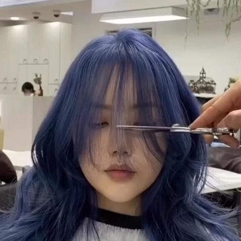 If you are looking to change up your look at the beginning of this year and considering getting bangs, these Korean curtain bangs are certainly worth a try! #kbeauty #curtainbangs Korean Curtain Bangs, Bangs Styles, Short Grunge Hair, Hair Streaks, Shot Hair Styles, Hair Stylist Life, Dye My Hair, Hair Dye Colors, Hair Inspiration Color