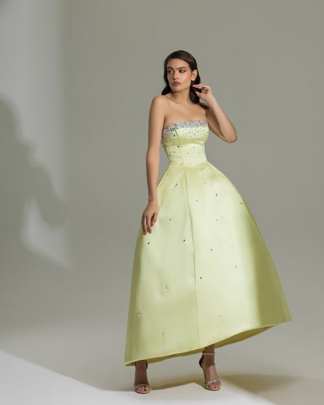 Indulge in the delightful sweetness of our Lemon Cake Dress – a confection of style and elegance. This dress is a tantalizing treat for the senses, just like biting into a slice of your favorite citrus-infused dessert. Quince Inspiration, Acting Dream, Princess Ballgown, Cute Formal Dresses, Cake Dress, Yellow Midi Dress, Dress Cake, The Senses, Reception Dress