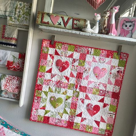 Quilt Hanging, Mini Patchwork, Heart Quilt Pattern, Mini Quilt Patterns, Quilt Tutorial, Miniature Quilts, Holiday Quilts, My Funny Valentine, Doll Quilt