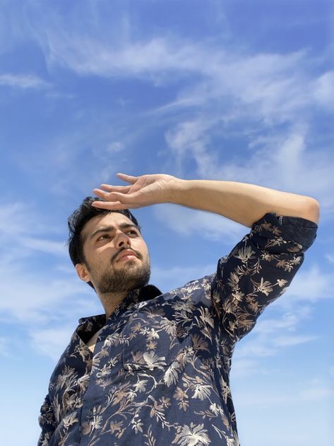 Men Portrait Poses Outdoor, Terrace Photoshoot Ideas Men, Sky Background Photoshoot, Terrace Photoshoot Ideas, Terrace Photoshoot, Photoshoot Ideas Fashion, Shirt Photoshoot, Sky Man, Mens Photoshoot