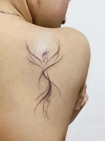 Ideas tattoo for woman Phoenix Tattoo For Women, Phoenix Tattoos For Women, Tattoo For Women Ideas, Phoenix Feather Tattoos, Phoenix Back Tattoo, Classy Tattoos For Women, Alas Tattoo, Phoenix Tattoo Feminine, Small Phoenix Tattoos