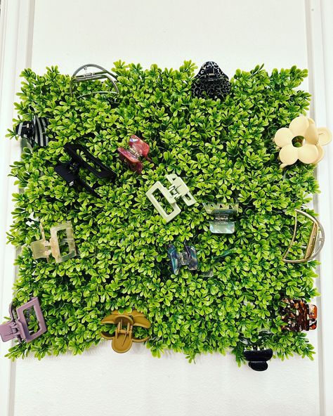 Grass Wall Above Bed, Claw Clip Greenery Wall, Hair Clip Garden Wall, Cute Way To Store Claw Clips, Fake Greenery Wall Bedroom, How To Store Hair Claw Clips, How To Store Claw Clips In Your Room, How To Organize Hair Claw Clips, Storing Claw Clips