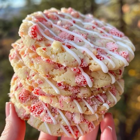 Strawberry Delight Crunch Cookies Recipe Crumbl Strawberry, Strawberry Crinkle Cookies, Strawberry Crunch Cookies, Creative Snack Ideas, Crunch Cookies, Strawberry Pudding, Strawberry Crunch, Strawberry Delight, Creative Snacks