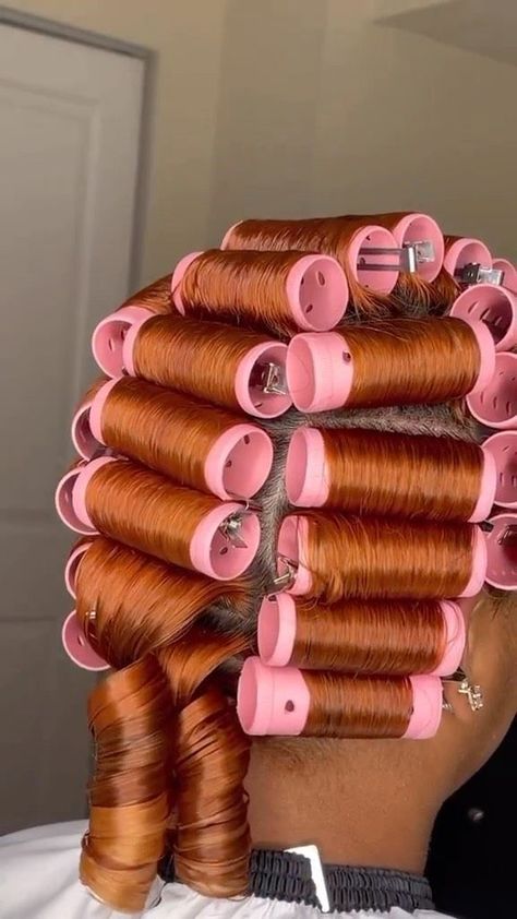 Roller Set Hairstyles For Black Women, Set Hairstyles, Roller Set Hairstyles, Roller Curls, Wet Set, Ball Hairstyles, Pelo Afro, Heatless Curls, So Satisfying