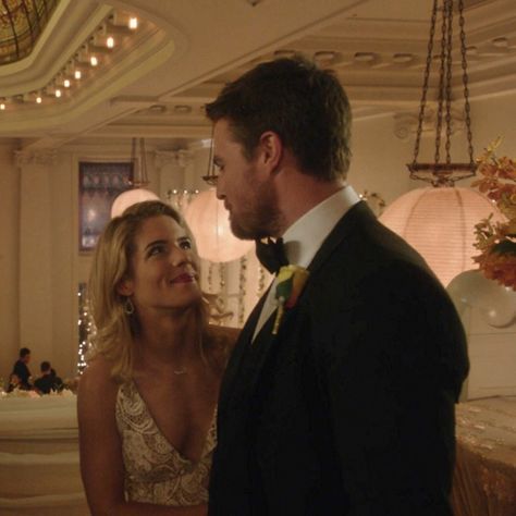 Doves In The Wind, Felicity And Oliver, Arrow Oliver And Felicity, Arrow Oliver Queen, The Green Arrow, Arrow Cast, Arrow Tv Series, Love Sucks, Oliver And Felicity