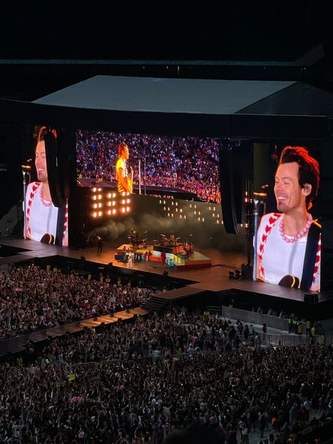 Harry Styles London, Harry Styles Concert, Best Night Of My Life, Concert Aesthetic, Dream Concert, London Tours, Wembley Stadium, Harry Styles Photos, Mr Style