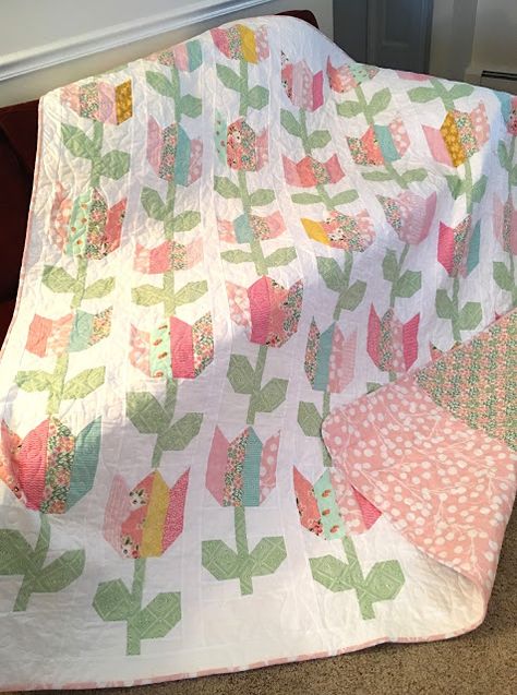 Tulip Quilt, Flower Quilt Patterns, Paper Quilt, Spring Quilts, Flower Quilts, Cute Quilts, Flower Quilt, Strip Quilts, Floral Quilt