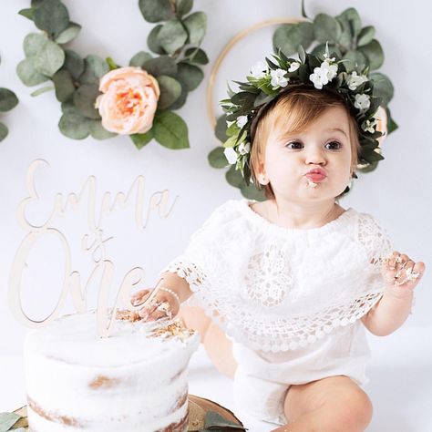 Pucker up, buttercup! Hope everyone enjoys their weekend! Lovely photo shared by @inna1712 Photo taken by @lilly.anne.photography… 6 Month Baby Picture Ideas, Newborn Crown, Boho Cake, Baby Flower Crown, Smash Cake Girl, 1st Birthday Photoshoot, Bridal Halo, Flower Crown Headband, Flower Girl Crown