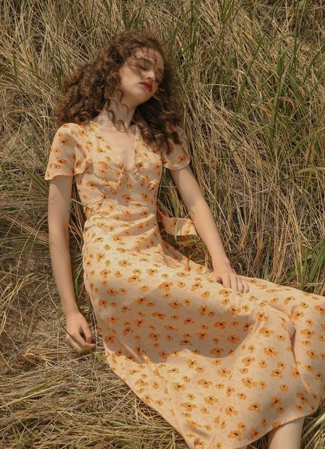 Floral Dress Aesthetic, Era Victoria, Cottagecore Outfits, Aesthetic Dress, Cottagecore Fashion, Mode Boho, Dress Aesthetic, Dreamy Dress, Vestidos Vintage