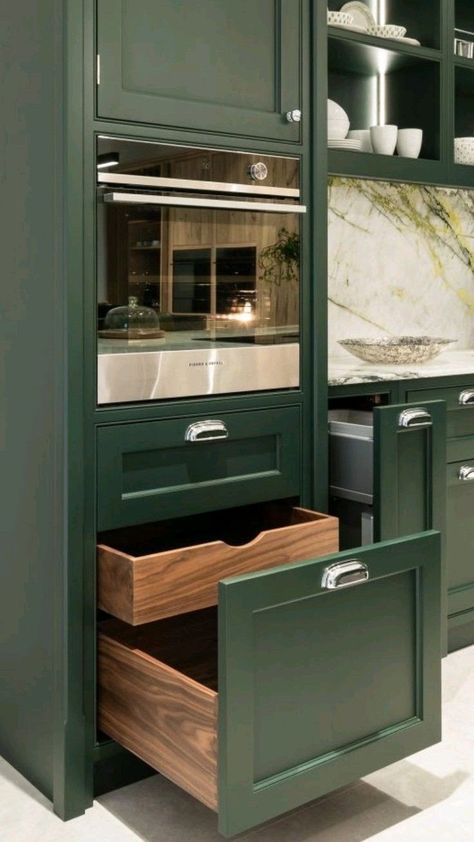 Kitchen Cabinet Color Ideas Two Tone, Modern Kitchen Design Trends, Green Kitchen Designs, Green Kitchen Cabinets, Kitchen Design Plans, Green Cabinets, Kitchen Design Trends, Dark Kitchen Cabinets, Kitchen Design Decor