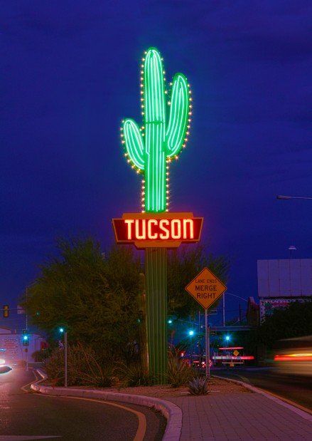 Googie Signs, Motel Signs, Neon Cactus, Desert Southwest, Vintage Neon Signs, Vintage Neon, Fotografi Vintage, Neon Nights, Retro Sign