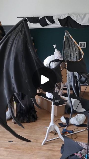 Making Dragon Wings, Demon Wings Cosplay, Demon Wings Diy, Diy Demon Wings, Moth Wings Diy, Wings Diy Costume, How To Make Wings Costume, Diy Wings Costume, Diy Bat Wings