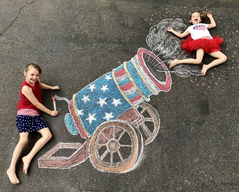 Chalk drawing Fourth of July 2018 Sidewalk Chalk Photos, Driveway Chalk, Chalk Photography, Chalk Pictures, Chalk Photos, Fun Chalk Art, Art Restaurant, Sidewalk Chalk Art, Sidewalk Art