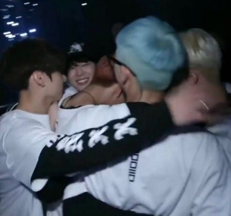 Hug Friendship, Hug Photos, Back Hug, Group Hug, Bts Group Photos, Happy Friendship Day, Reasons To Live, Bts Group, Friendship Goals