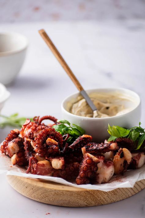 Fried Octopus, Octopus Recipe, Deep Fried Recipes, Octopus Recipes, Oyster Recipes, Recipes Appetizers And Snacks, Oven Recipes, Fish Dishes, Seafood Dishes