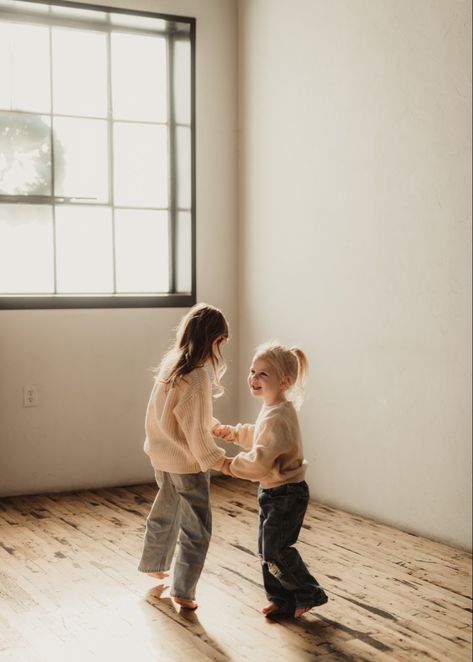 Sibling photography Sibling Picture Poses, Siblings Photoshoot, Katie Findlay, Sibling Photography Poses, Sibling Pictures, Sibling Poses, Sibling Photography, Sibling Photos, Capture Memories