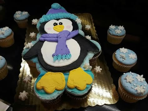 Penguin pull apart cupcakes Penguin Cupcake Cake, Penguin Pull Apart Cupcakes, Christmas Cupcake Cakes Pull Apart, Christmas Pull Apart Cupcakes, Cupcake Shapes, Decorative Cupcakes, Christmas Cupcake Cake, 1st Birthday Foods, Penguin Cupcakes