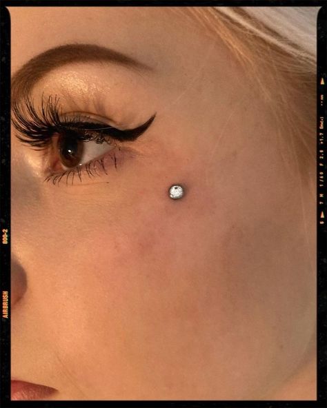 Piercing On Cheekbone, Simple Face Piercings, Face Cheek Piercing, Anti Brow Piercing Aesthetic, Dermal Piercing Face Cheek, Eyebrow Dermal Piercing, Upper Cheek Piercing, Microdermal Piercing Face Anti Eyebrow, Anti Eyebrow Piercing Dermal