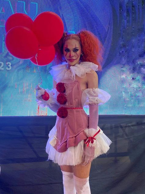 Sustainable Fashion Pennywise Costume Female Diy, Pennywise Costume Female, Female Pennywise Costume, Female Pennywise, Pennywise Costume, Diy Costume, Diy Costumes, Sustainable Fashion