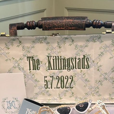 Petite Keep on Instagram: "We LOVE how @mallorykillingstad customized her wedding Trunk! This unique combination has us swooning." Bridal Luggage Decoration, Wedding Suitcase Decor, Bride Suitcase, Petite Keep Wedding Trunk, Trousseau Trunk, Wedding Trunk, April 20, Keep On, Wedding Board