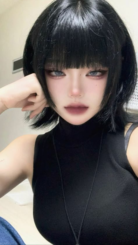 Short Hair Douyin, Eyes Looking Down Reference, Picked Up Hairstyles, Half Bangs, Smokey Eye Makeup Look, Anime Makeup, Doll Eye Makeup, Smink Inspiration, Female Eyes