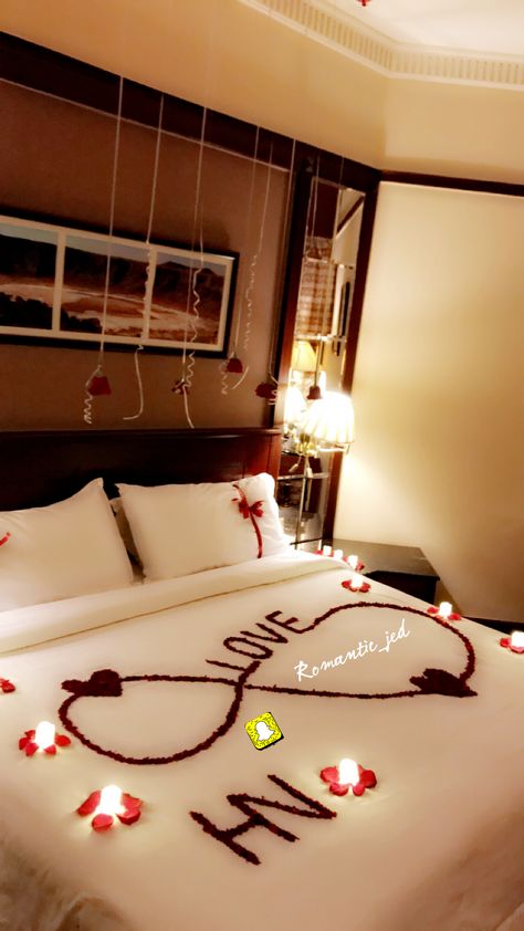 Bedroom Decor For Couples Romantic, Romantic Hotel Rooms, Wedding Night Room Decorations, Romantic Bedroom Design, Romantic Room Surprise, Romantic Dinner Decoration, Romantic Valentines Day Ideas, Romantic Room Decoration, Wedding Room Decorations