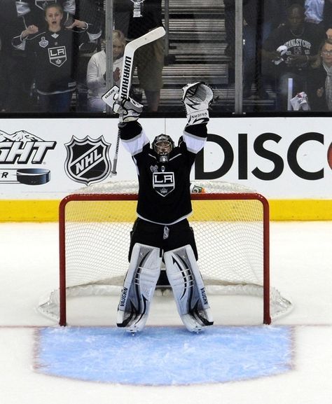 Goalie Aesthetic, Pittsburgh Penguins Stanley Cup, Jonathan Quick, La Kings Hockey, Colorado Avalanche Hockey, Hockey Girlfriend, Kings Hockey, Hockey Pictures, Nhl Playoffs