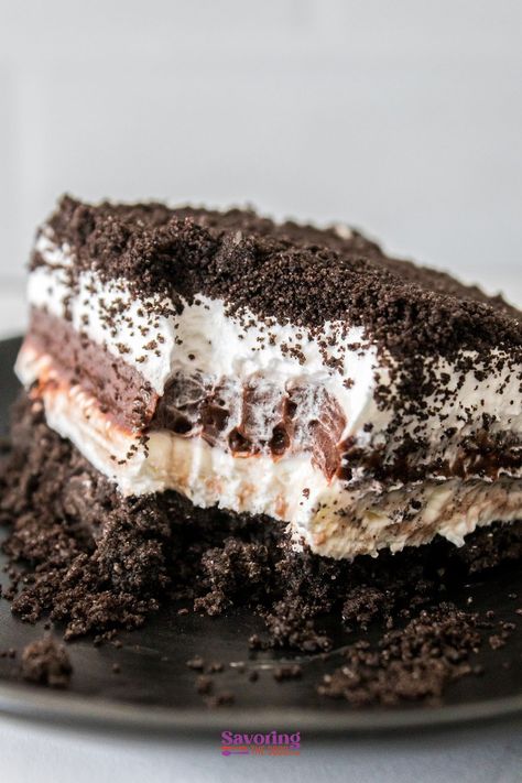 A chocolate lover's dream comes true when you make this delicious layered dessert with an Oreo crust, cream cheese layer, chocolate pudding layer, and Cool Whip topping. It is the popular Olive Garden lasagna dessert copycat. https://www.savoringthegood.com/chocolate-lasagna-recipe/ Chocolate Lasagna Olive Garden, Olive Garden Lasagna, Garden Lasagna, Chocolate Lasagna Dessert, Cool Whip Topping, Oreo Lasagna, Best Football Food, Lasagna Dessert, Chocolate Lasagna Recipe