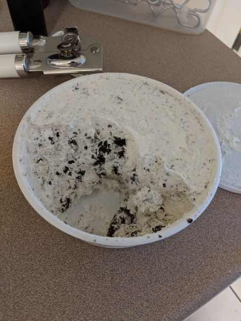 Easy cheap ice cream. 8oz tub of coolwhip and as many Oreos as you want lightly crumbled, mix and freeze. Cookies and cream ice cream Freeze Cookies, Tub Of Ice Cream, Ice Cream Tub, Cookies And Cream Ice Cream, Ice Cream Tubs, Dream Food, Cream Ice Cream, Food Sweet, Easy Cheap