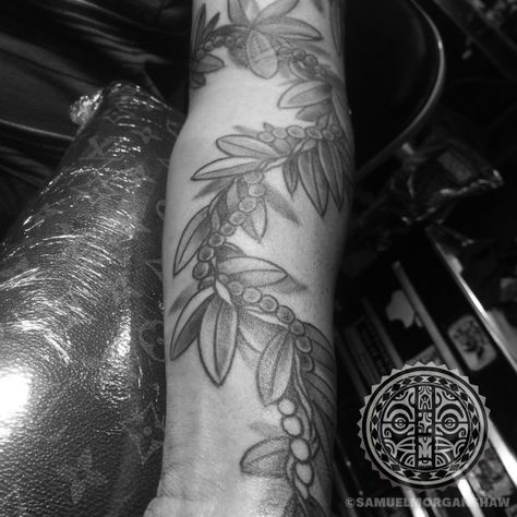 Lei Tattoo, Polynesian Tattoo Sleeve, Polynesian Tattoos Women, Hawaiian Lei, Samoan Tattoo, Hawaiian Tattoo, Polynesian Designs, Gaming Tattoo, Design Tattoo