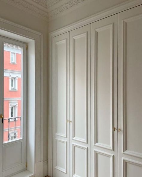 Natural Decorations, White Closet, White Wardrobe, Instagram White, Closet Door, Bedroom Wardrobe, Master Bedrooms Decor, Built In Wardrobe, Closet Bedroom