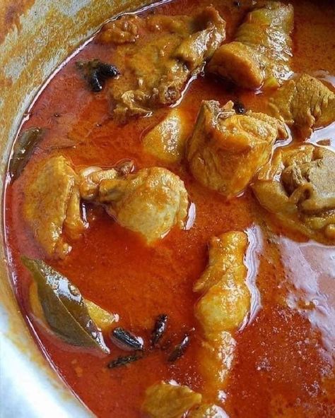 Daily Masak - RESEPI KARI AYAM PEKAT Bahan bahan:- 12... Masakan Malaysia, Kari Ayam, Resepi Biskut, Nasi Lemak, Egg Tart, Curry Sauce, Gravy Recipes, Indonesian Food, Food Themes