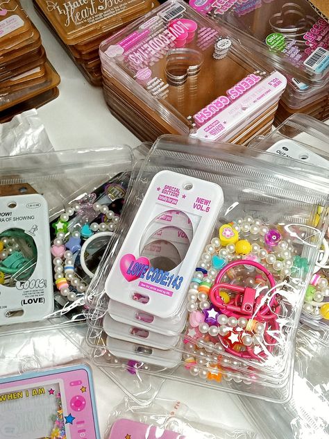 Packaging Keychain Ideas, Keychain Packaging Ideas Diy, Kpop Packaging, Keychain Packaging, Freebies Ideas, Kpop Freebies, Kpop Diy, Packaging Ideas Business, Photo Products